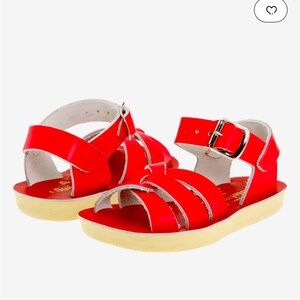 New, in box little girls size 6 Salt Water Sandals